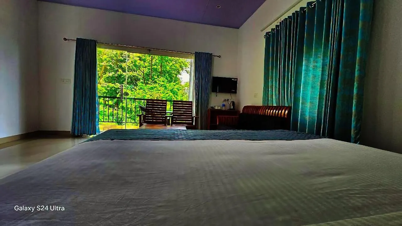 Bob Green Aura Sultan Bathery Hotel